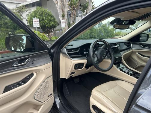 Gray 2022 Jeep Grand Cherokee Limited