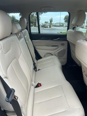 Gray 2022 Jeep Grand Cherokee Limited
