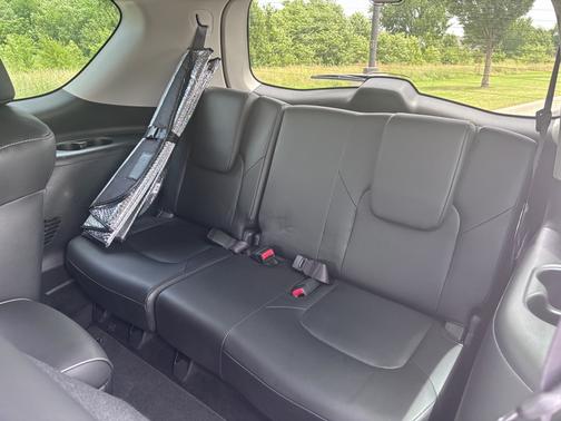 2023 INFINITI QX80 LUXE