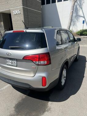 Silver 2014 Kia Sorento LX
