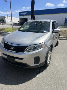 Silver 2014 Kia Sorento LX