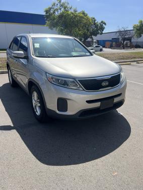 Silver 2014 Kia Sorento LX