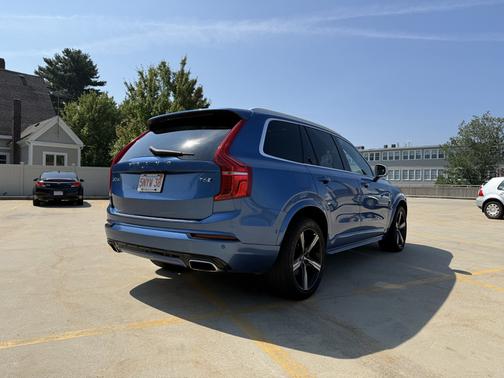 Blue 2017 Volvo XC90 T6 R-Design