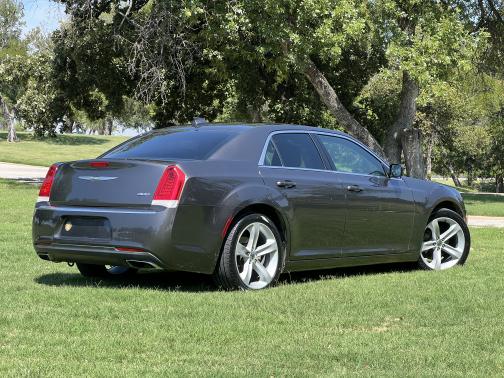 2016 Chrysler 300 Limited