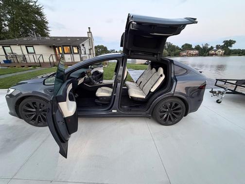 Gray 2023 Tesla Model X Base