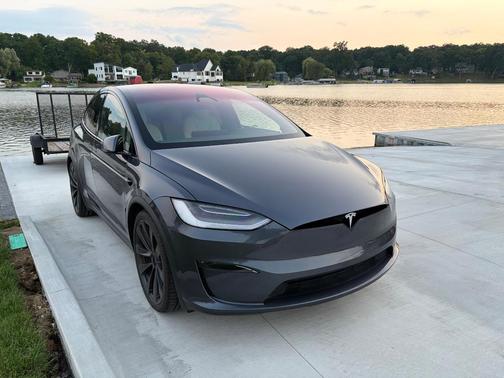 Gray 2023 Tesla Model X Base