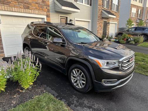 2017 GMC Acadia SLE-2