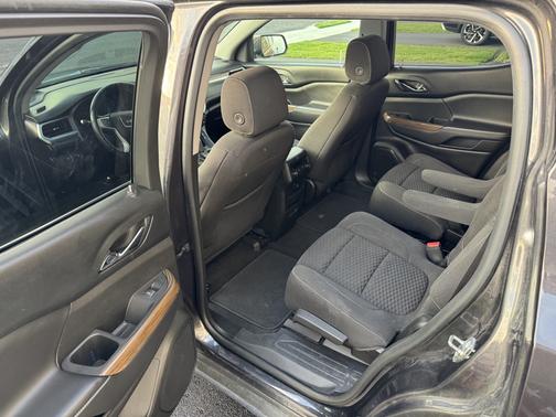 2017 GMC Acadia SLE-2