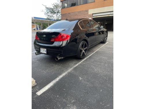 2010 INFINITI G37 x