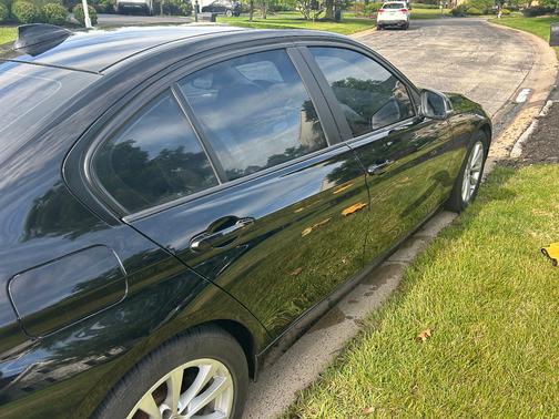 Black 2016 BMW 320 i
