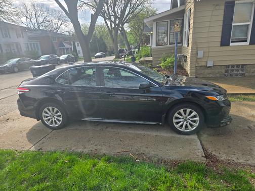 Black 2019 Toyota Camry LE