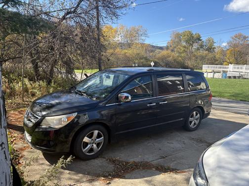 2012 Volkswagen Routan SEL Premium