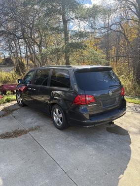 2012 Volkswagen Routan SEL Premium