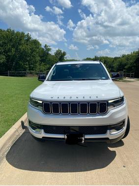 2023 Jeep Wagoneer Base