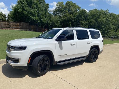 2023 Jeep Wagoneer Base
