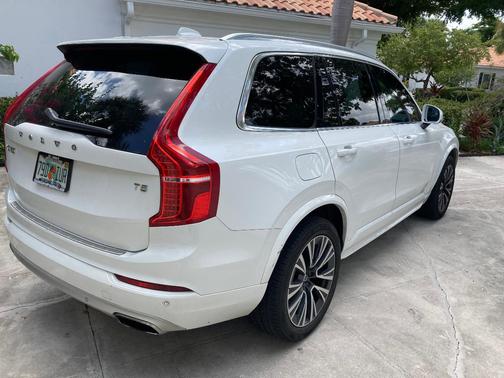 White 2020 Volvo XC90 T5 Momentum