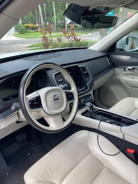 White 2020 Volvo XC90 T5 Momentum