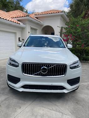 White 2020 Volvo XC90 T5 Momentum