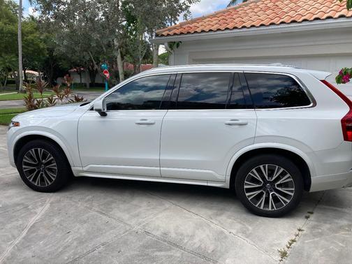 White 2020 Volvo XC90 T5 Momentum