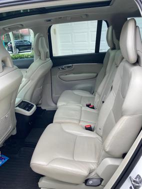 White 2020 Volvo XC90 T5 Momentum