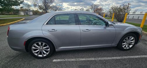 2018 Chrysler 300 Limited