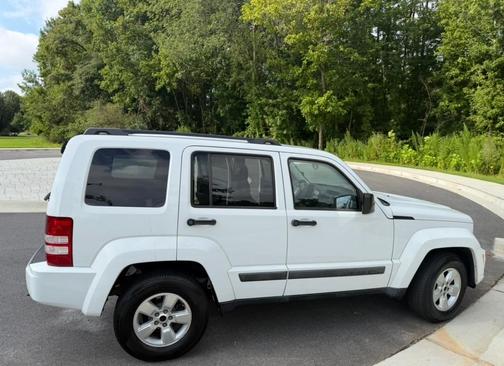 White 2011 Jeep Liberty Sport