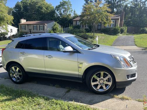 Photo 2 of 10 of 2011 Cadillac SRX Performance Collection