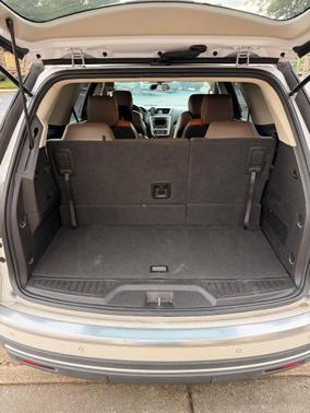 White 2016 GMC Acadia SLT-1
