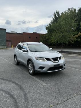 Silver 2016 Nissan Rogue SV