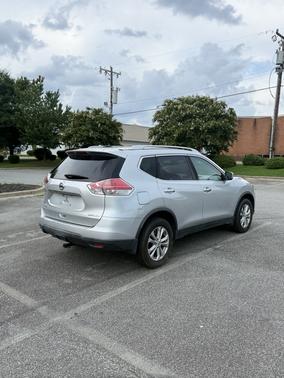 Silver 2016 Nissan Rogue SV
