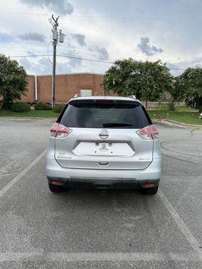 Silver 2016 Nissan Rogue SV
