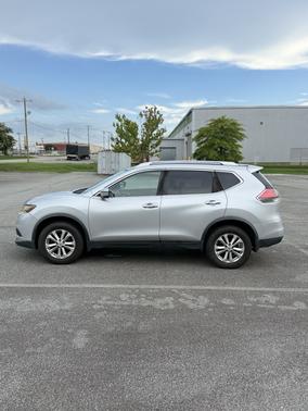 Silver 2016 Nissan Rogue SV
