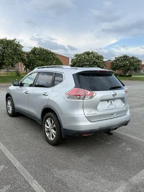 Silver 2016 Nissan Rogue SV