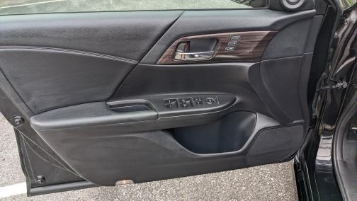 Photo 4 of 19 of 2016 Honda Accord Touring