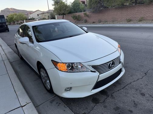 White 2014 Lexus ES 300h Base