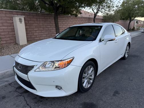 White 2014 Lexus ES 300h Base