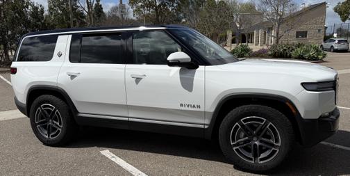 2025 Rivian R1S Adventure Dual-Motor Standard Pack