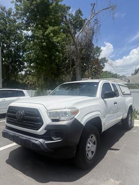 White 2018 Toyota Tacoma SR