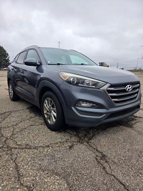 Gray 2016 Hyundai TUCSON SE