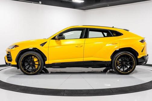 2021 Lamborghini Urus Pearl Capsule