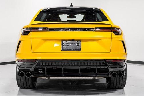 2021 Lamborghini Urus Pearl Capsule