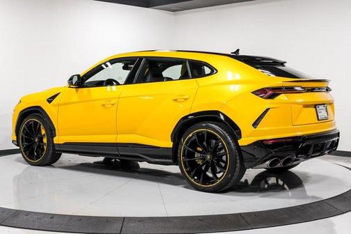 2021 Lamborghini Urus Pearl Capsule
