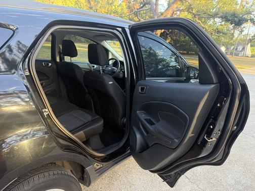 Black 2018 Ford EcoSport SE