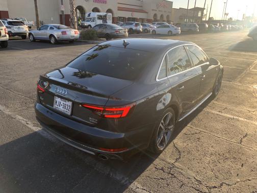 Photo 4 of 10 of 2018 Audi A4 2.0T Premium
