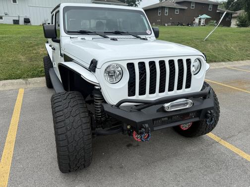 White 2021 Jeep Gladiator Sport S