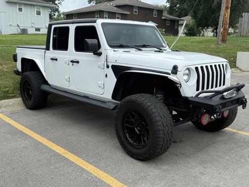 White 2021 Jeep Gladiator Sport S