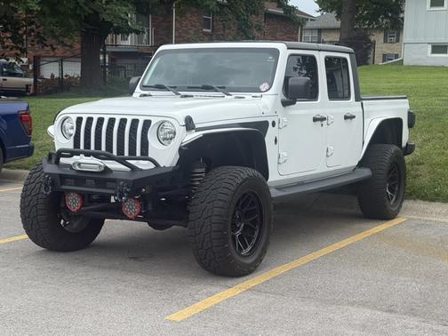White 2021 Jeep Gladiator Sport S