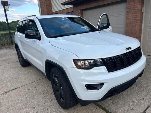 White 2018 Jeep Grand Cherokee Upland