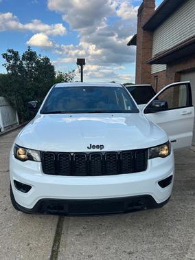 White 2018 Jeep Grand Cherokee Upland