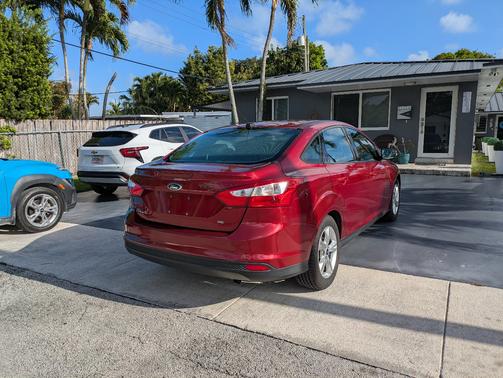 Red 2013 Ford Focus SE